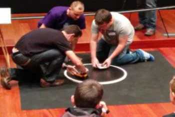 Consurso de robots sumo en la OSHWDem